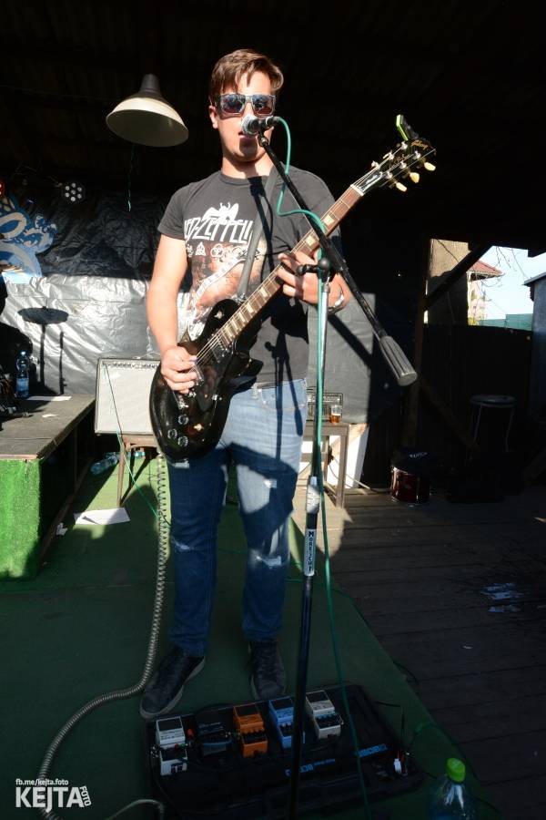 Punkový Číro Fest: Přehlídka barevných vlasů pokračovala i druhý den. Hráli Plexis nebo S-T-K