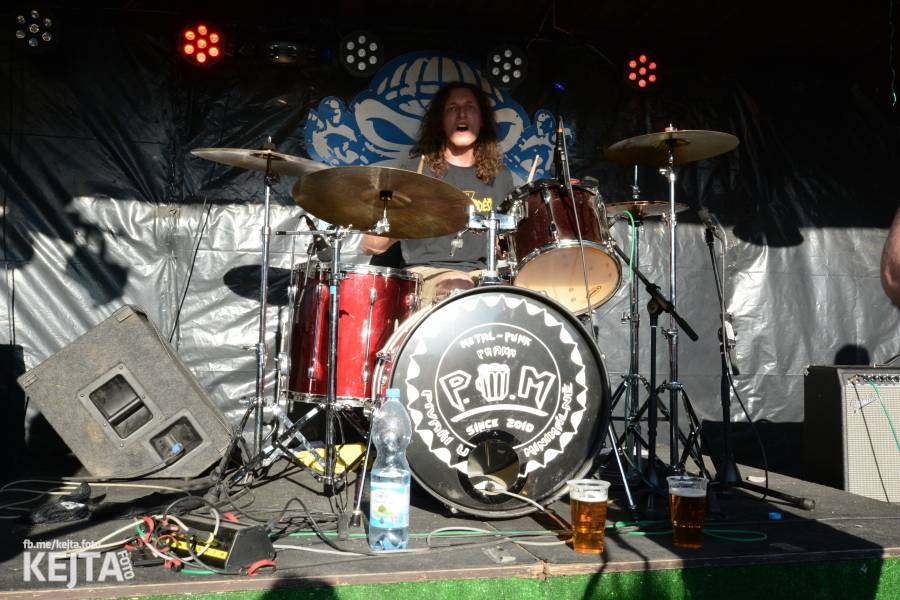 Punkový Číro Fest: Přehlídka barevných vlasů pokračovala i druhý den. Hráli Plexis nebo S-T-K