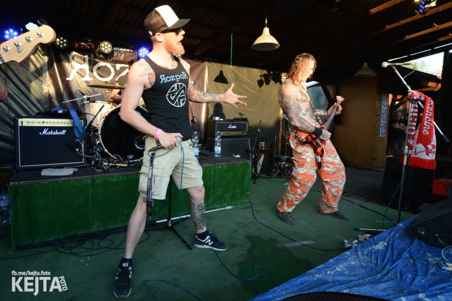 Punkový Číro Fest: Přehlídka barevných vlasů pokračovala i druhý den. Hráli Plexis nebo S-T-K