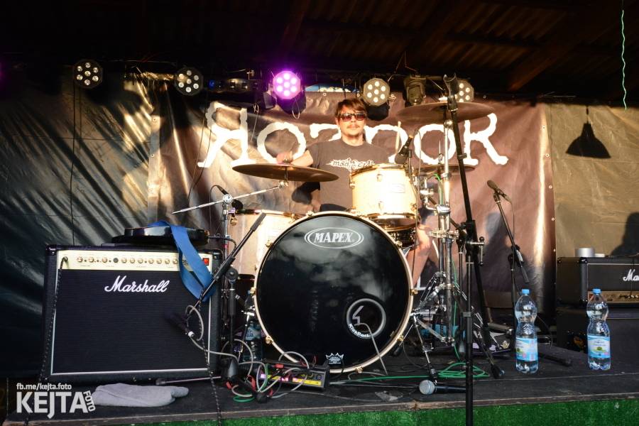 Punkový Číro Fest: Přehlídka barevných vlasů pokračovala i druhý den. Hráli Plexis nebo S-T-K