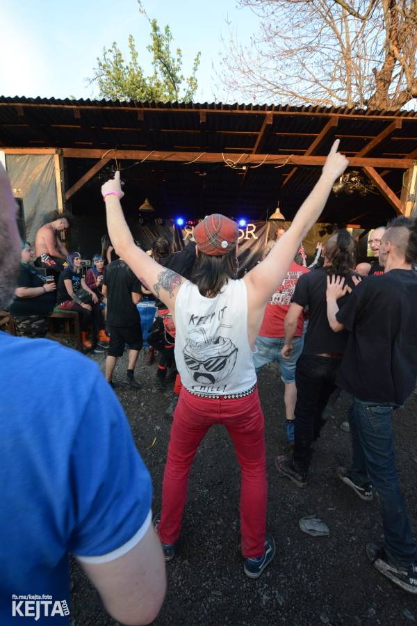 Punkový Číro Fest: Přehlídka barevných vlasů pokračovala i druhý den. Hráli Plexis nebo S-T-K