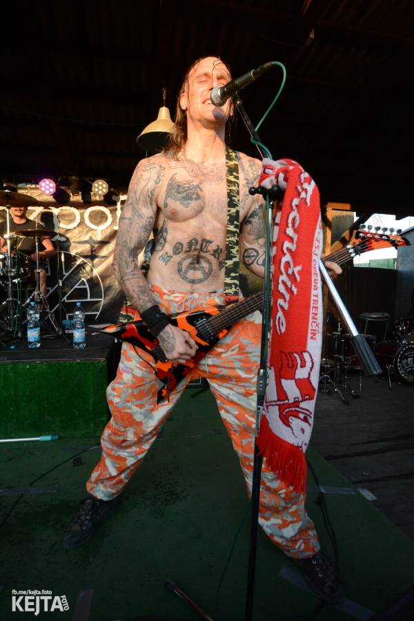 Punkový Číro Fest: Přehlídka barevných vlasů pokračovala i druhý den. Hráli Plexis nebo S-T-K