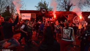 Punkový Číro Fest: Přehlídka barevných vlasů pokračovala i druhý den. Hráli Plexis nebo S-T-K