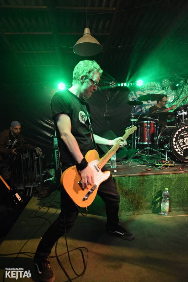 Punkový Číro Fest: Přehlídka barevných vlasů pokračovala i druhý den. Hráli Plexis nebo S-T-K