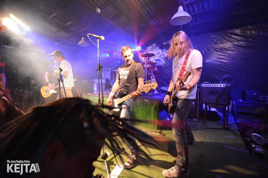 Punkový Číro Fest: Přehlídka barevných vlasů pokračovala i druhý den. Hráli Plexis nebo S-T-K