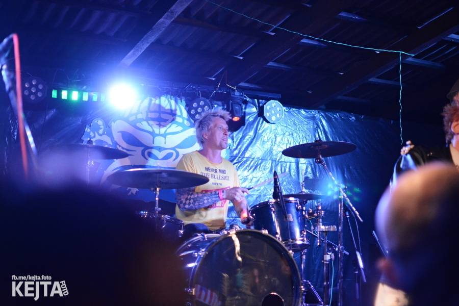 Punkový Číro Fest: Přehlídka barevných vlasů pokračovala i druhý den. Hráli Plexis nebo S-T-K