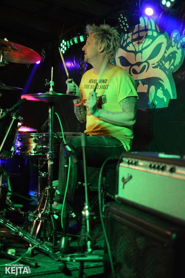 Punkový Číro Fest: Přehlídka barevných vlasů pokračovala i druhý den. Hráli Plexis nebo S-T-K