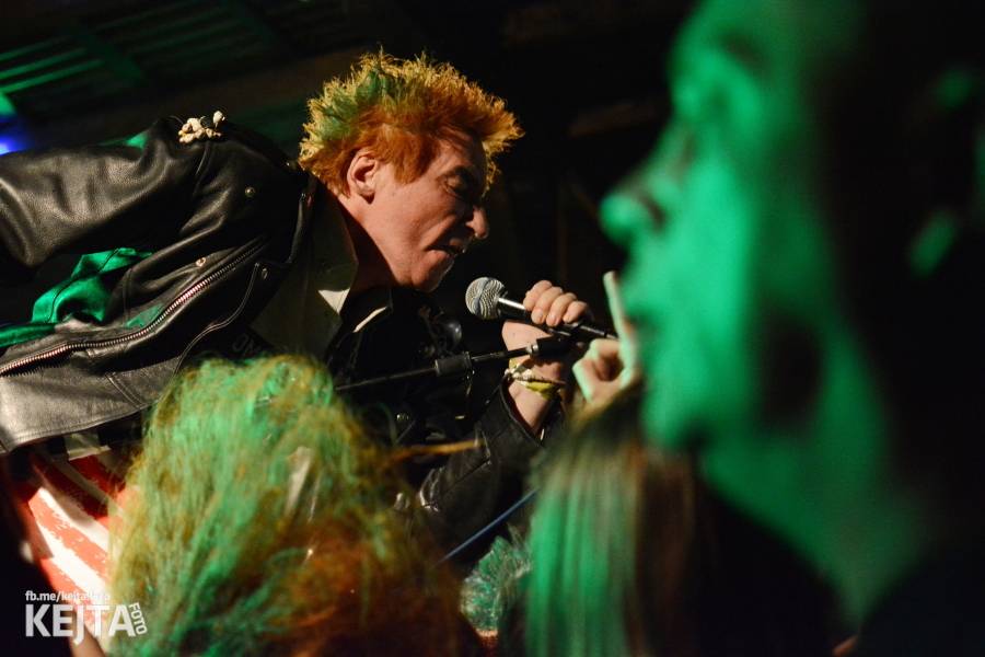 Punkový Číro Fest: Přehlídka barevných vlasů pokračovala i druhý den. Hráli Plexis nebo S-T-K