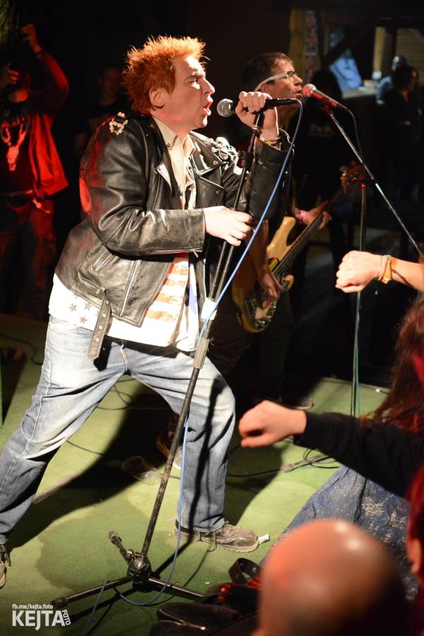 Punkový Číro Fest: Přehlídka barevných vlasů pokračovala i druhý den. Hráli Plexis nebo S-T-K