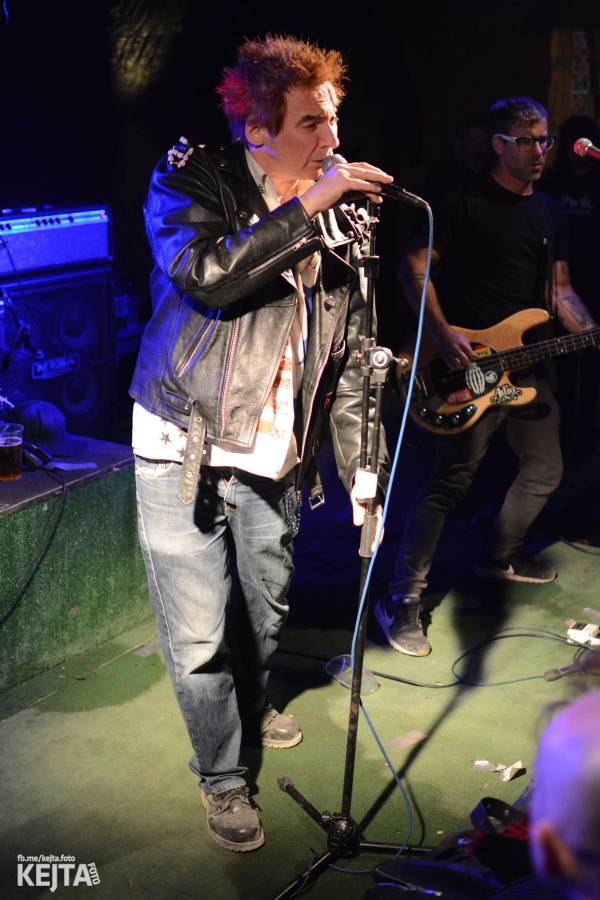 Punkový Číro Fest: Přehlídka barevných vlasů pokračovala i druhý den. Hráli Plexis nebo S-T-K