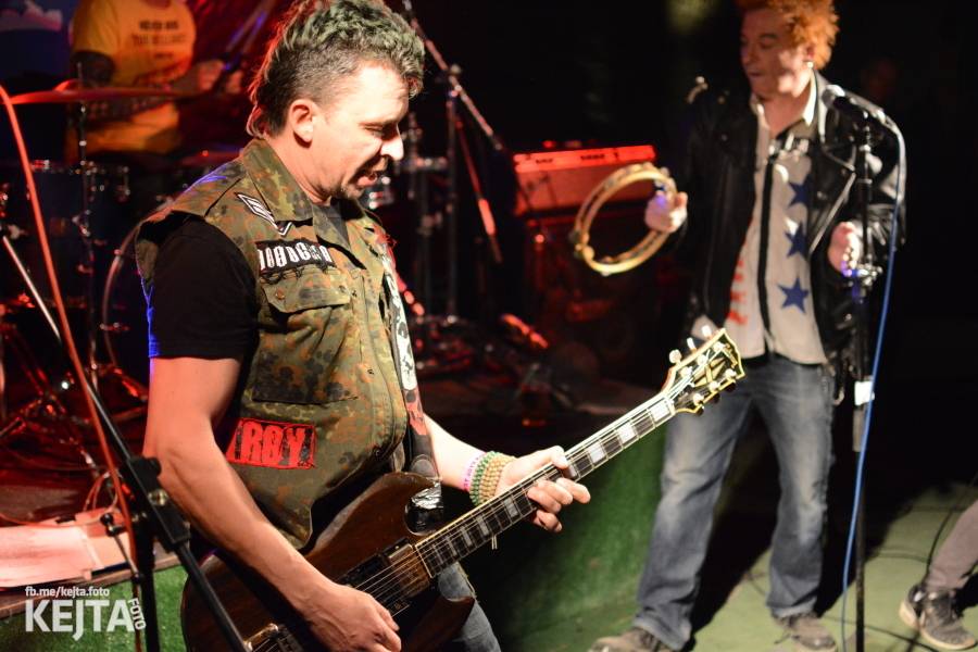 Punkový Číro Fest: Přehlídka barevných vlasů pokračovala i druhý den. Hráli Plexis nebo S-T-K