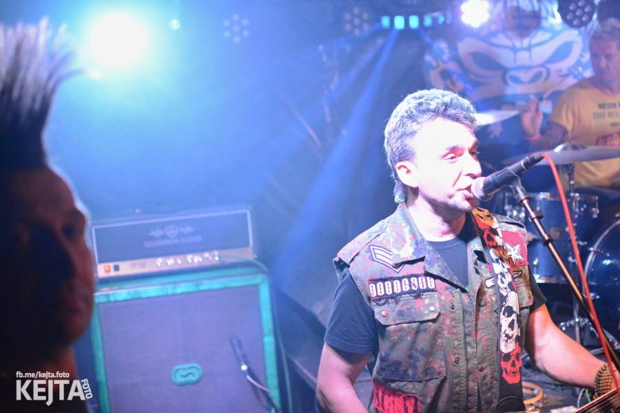 Punkový Číro Fest: Přehlídka barevných vlasů pokračovala i druhý den. Hráli Plexis nebo S-T-K