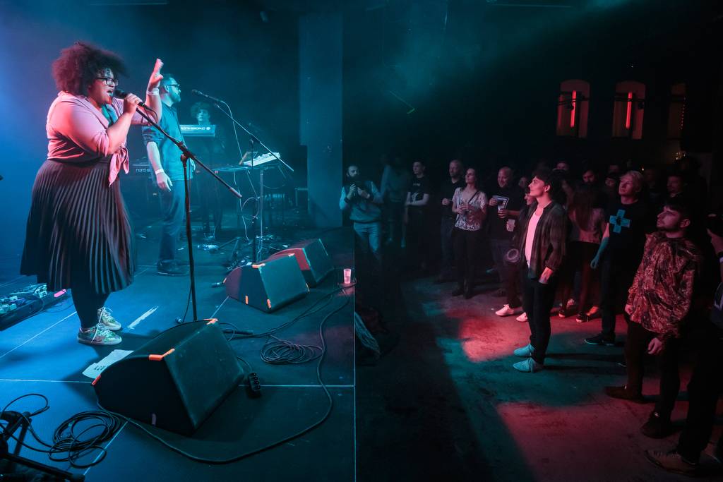 Mladí ladí jazz: V MeetFactory vystoupili Jameszoo, Android Asteroid i Johannes Benz