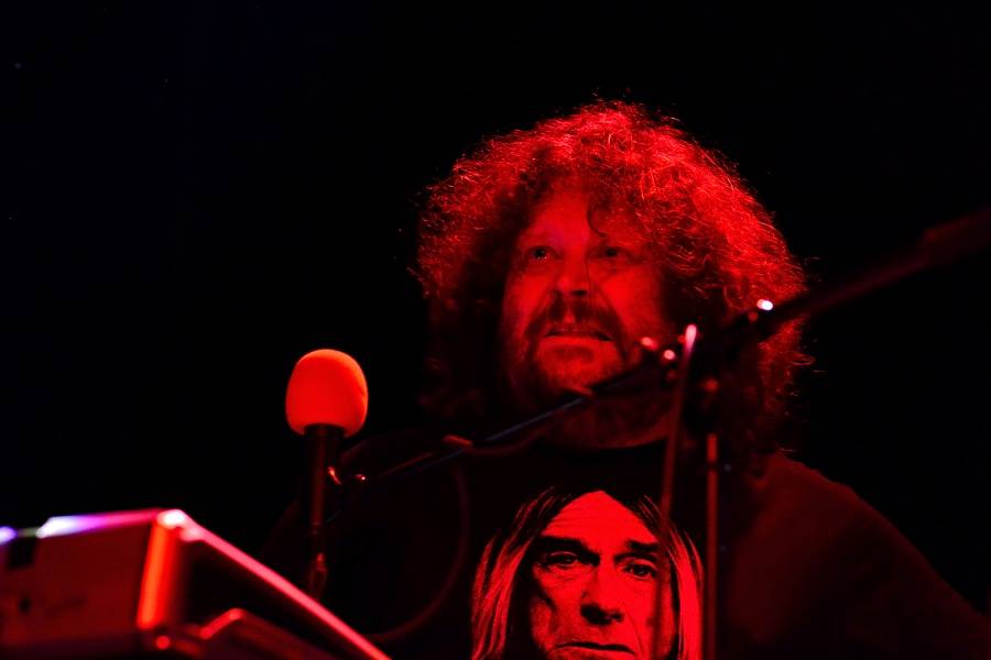 J.A.R. v Brně dostali dav do varu. Zpívali o hubnutí i superpéru