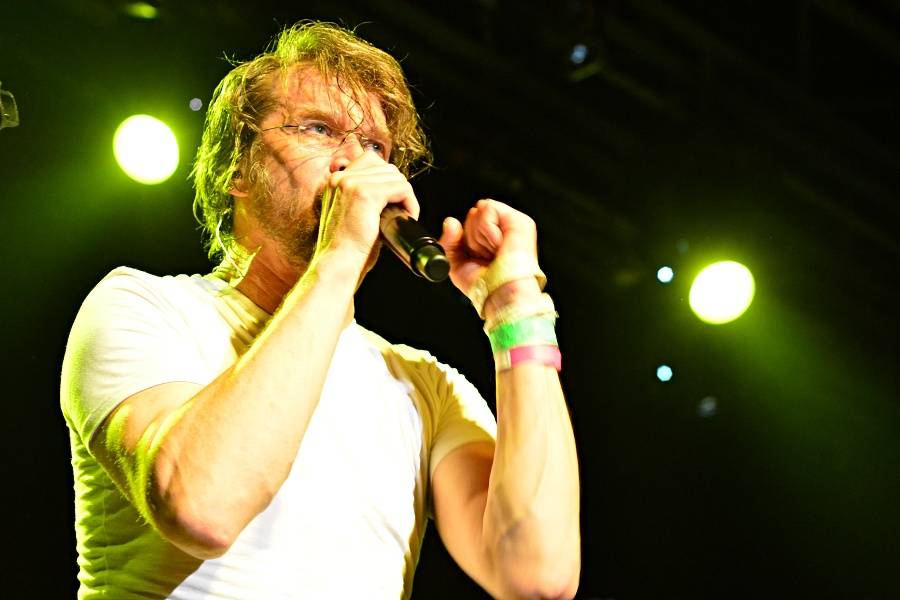 J.A.R. v Brně dostali dav do varu. Zpívali o hubnutí i superpéru