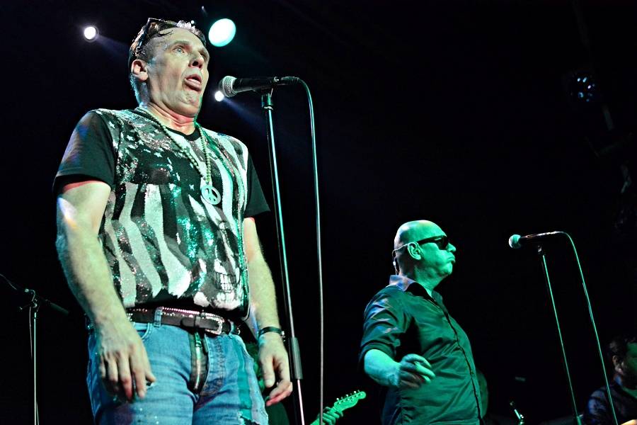 J.A.R. v Brně dostali dav do varu. Zpívali o hubnutí i superpéru