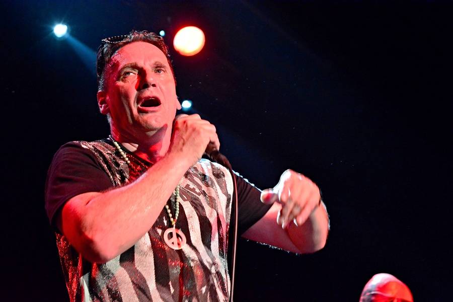 J.A.R. v Brně dostali dav do varu. Zpívali o hubnutí i superpéru