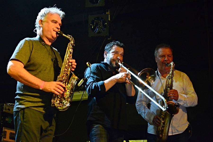 J.A.R. v Brně dostali dav do varu. Zpívali o hubnutí i superpéru