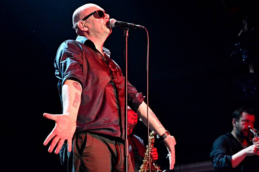 J.A.R. v Brně dostali dav do varu. Zpívali o hubnutí i superpéru