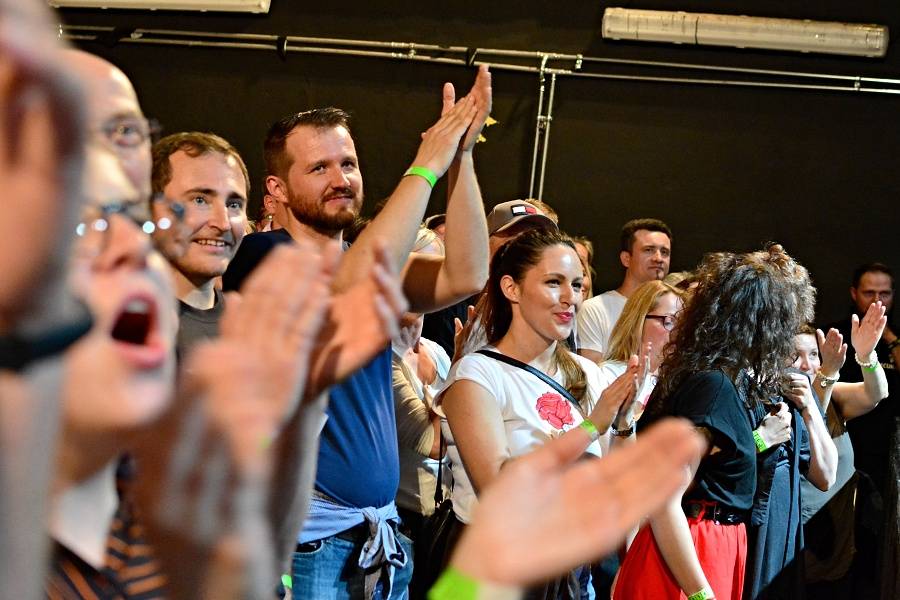 J.A.R. v Brně dostali dav do varu. Zpívali o hubnutí i superpéru