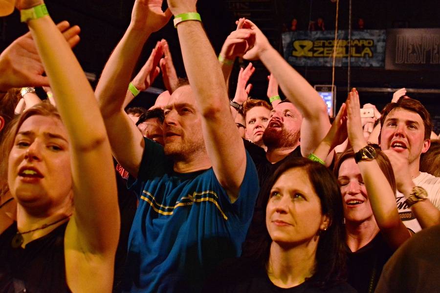 J.A.R. v Brně dostali dav do varu. Zpívali o hubnutí i superpéru