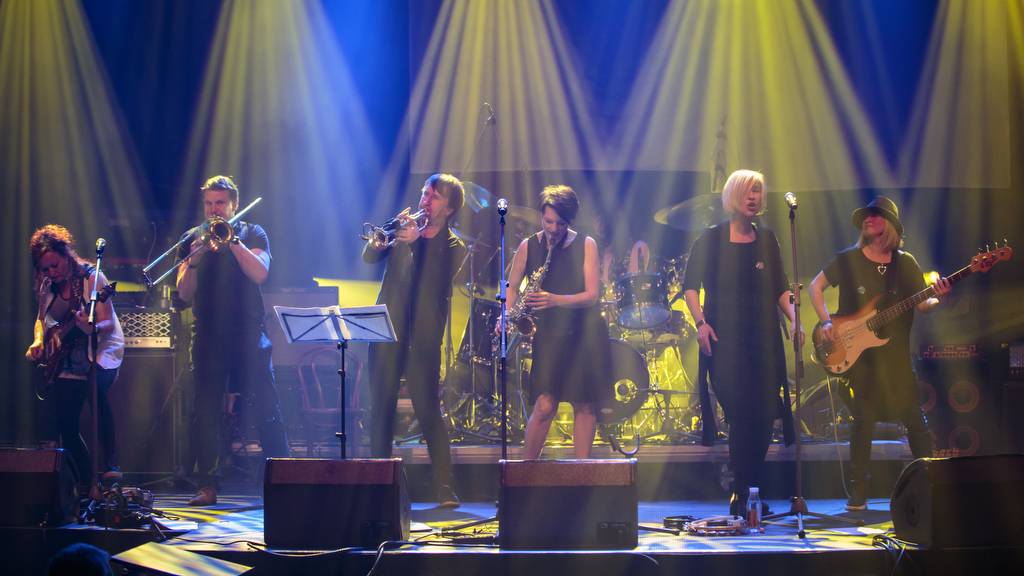 Společenský večer přátel Vítkova kvarteta ovládl Lucernu. Zahráli také Jokers nebo Hudba Praha Band