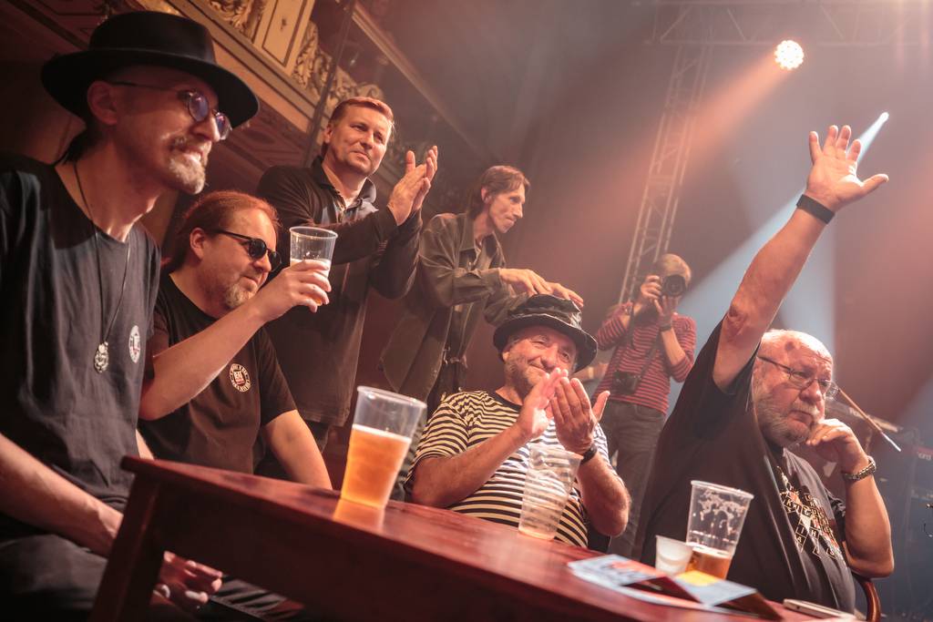 Společenský večer přátel Vítkova kvarteta ovládl Lucernu. Zahráli také Jokers nebo Hudba Praha Band