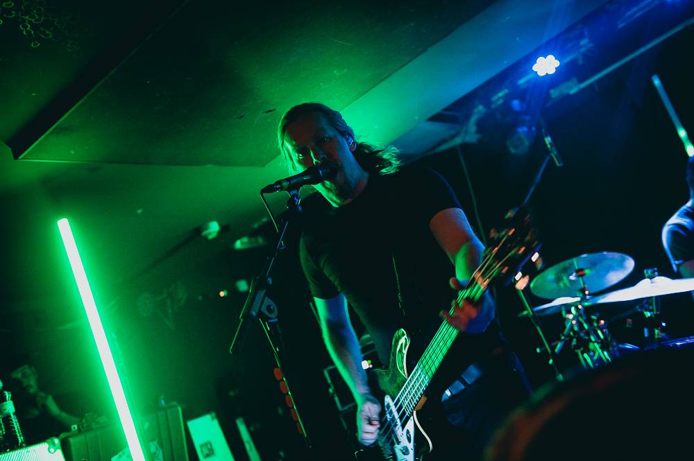 Walking On Cars předvedli strhující jízdu ve vyprodaném Rock Café