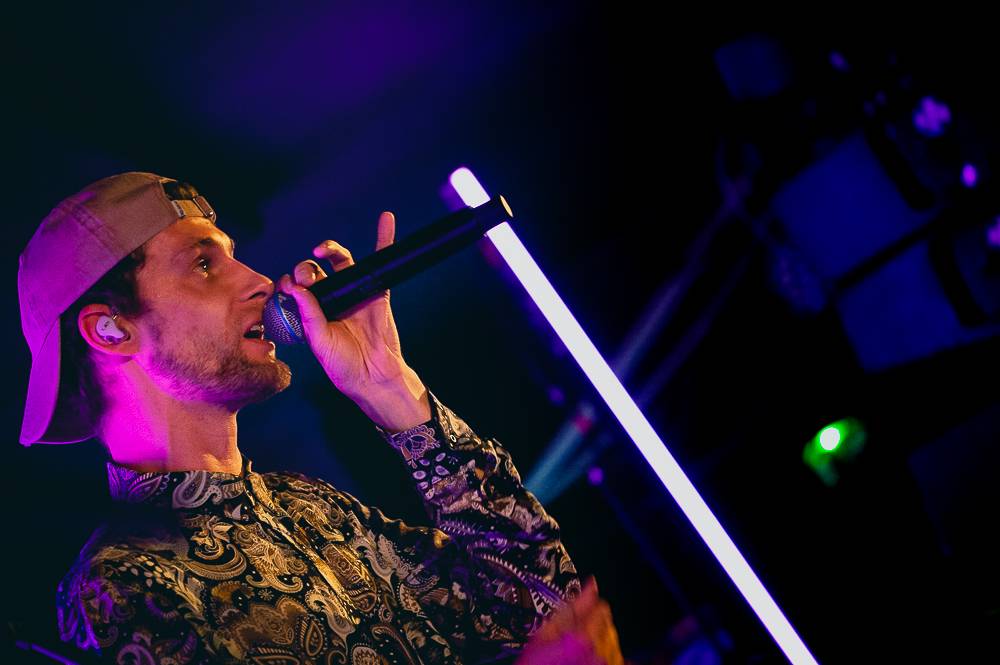 Walking On Cars předvedli strhující jízdu ve vyprodaném Rock Café