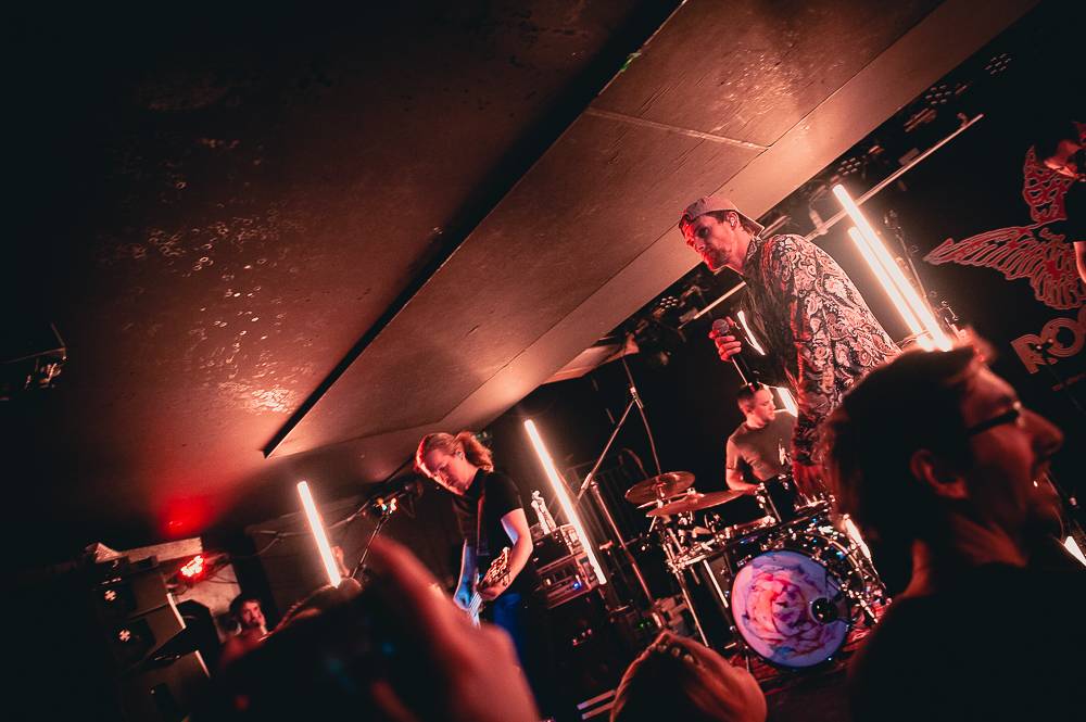 Walking On Cars předvedli strhující jízdu ve vyprodaném Rock Café