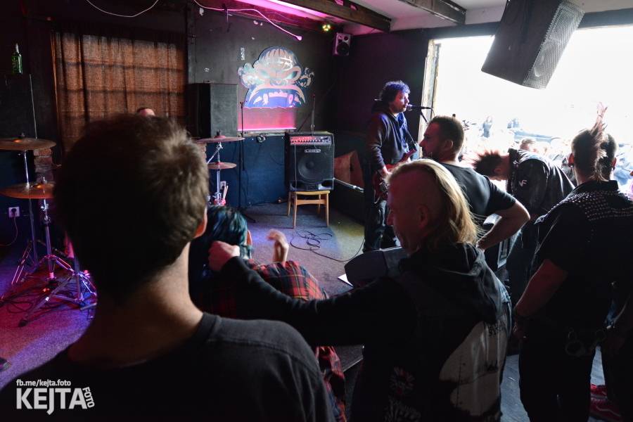 Na festivalu Punx And Summer v Modré Vopici zahrála i punková legenda Šanov 1. Vystoupili také RV4 nebo TASS