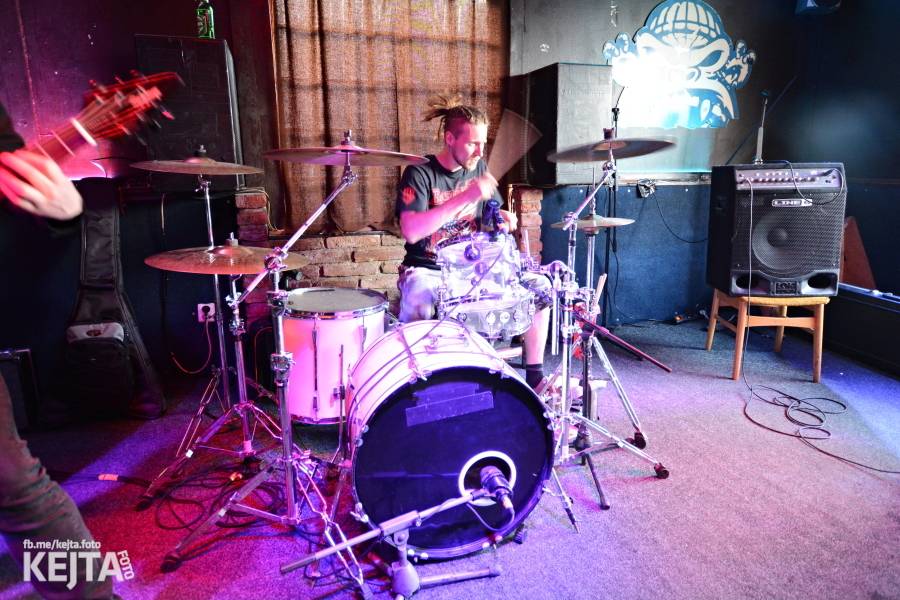 Na festivalu Punx And Summer v Modré Vopici zahrála i punková legenda Šanov 1. Vystoupili také RV4 nebo TASS