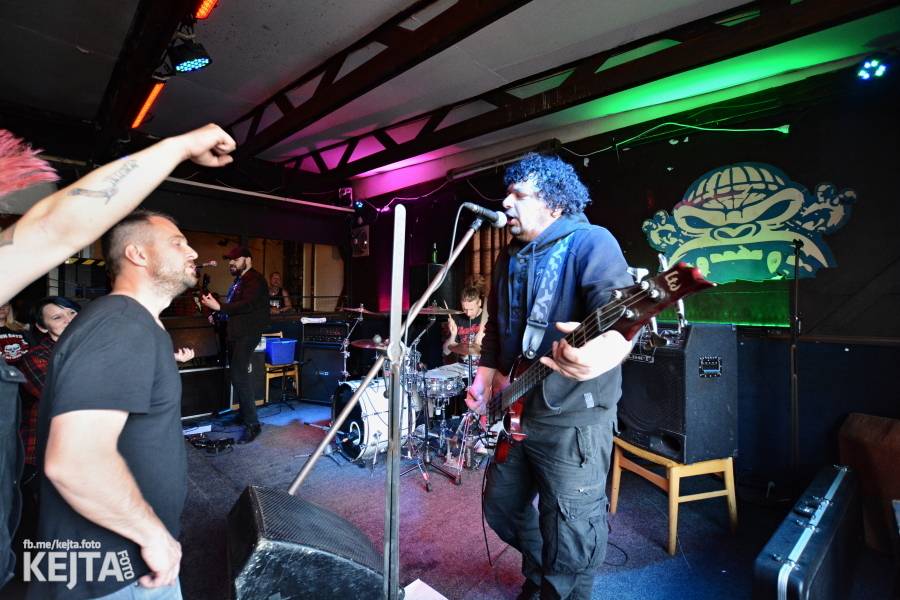 Na festivalu Punx And Summer v Modré Vopici zahrála i punková legenda Šanov 1. Vystoupili také RV4 nebo TASS