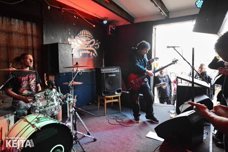 Na festivalu Punx And Summer v Modré Vopici zahrála i punková legenda Šanov 1. Vystoupili také RV4 nebo TASS