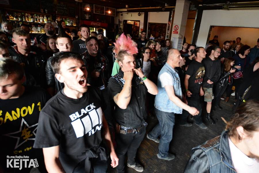 Na festivalu Punx And Summer v Modré Vopici zahrála i punková legenda Šanov 1. Vystoupili také RV4 nebo TASS