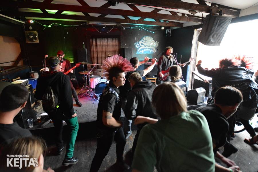 Na festivalu Punx And Summer v Modré Vopici zahrála i punková legenda Šanov 1. Vystoupili také RV4 nebo TASS