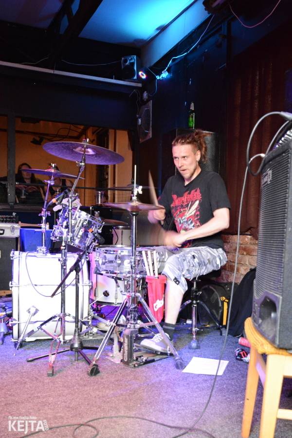 Na festivalu Punx And Summer v Modré Vopici zahrála i punková legenda Šanov 1. Vystoupili také RV4 nebo TASS