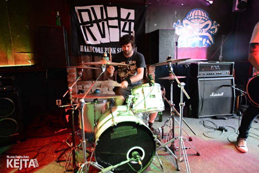 Na festivalu Punx And Summer v Modré Vopici zahrála i punková legenda Šanov 1. Vystoupili také RV4 nebo TASS