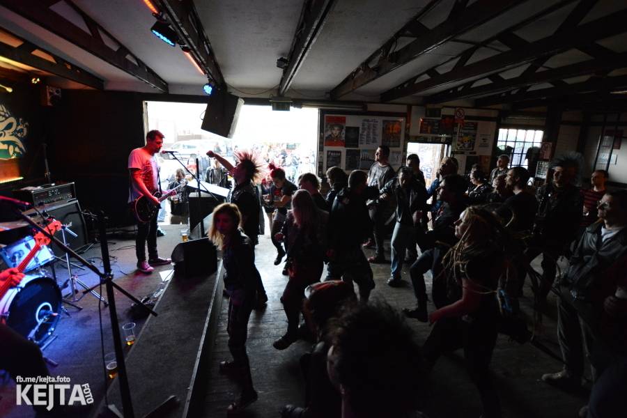 Na festivalu Punx And Summer v Modré Vopici zahrála i punková legenda Šanov 1. Vystoupili také RV4 nebo TASS