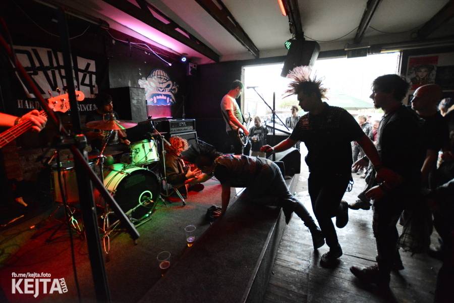 Na festivalu Punx And Summer v Modré Vopici zahrála i punková legenda Šanov 1. Vystoupili také RV4 nebo TASS