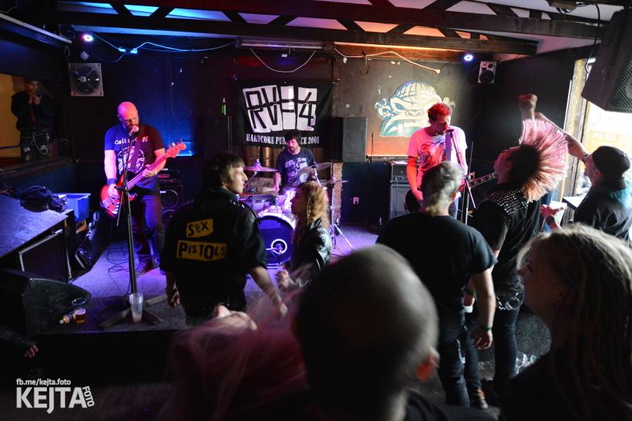 Na festivalu Punx And Summer v Modré Vopici zahrála i punková legenda Šanov 1. Vystoupili také RV4 nebo TASS