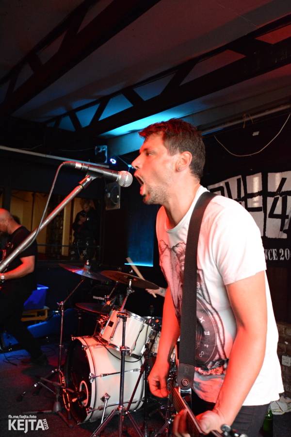 Na festivalu Punx And Summer v Modré Vopici zahrála i punková legenda Šanov 1. Vystoupili také RV4 nebo TASS