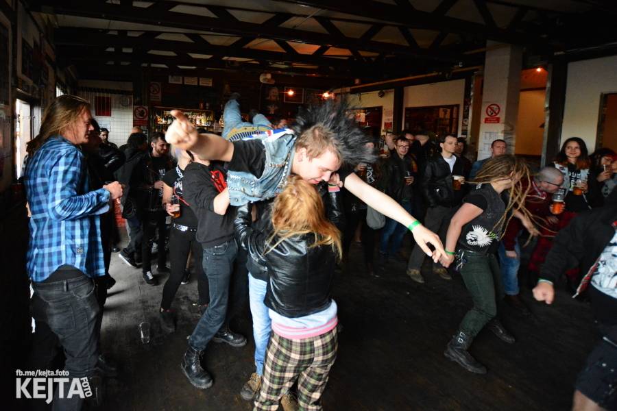 Na festivalu Punx And Summer v Modré Vopici zahrála i punková legenda Šanov 1. Vystoupili také RV4 nebo TASS