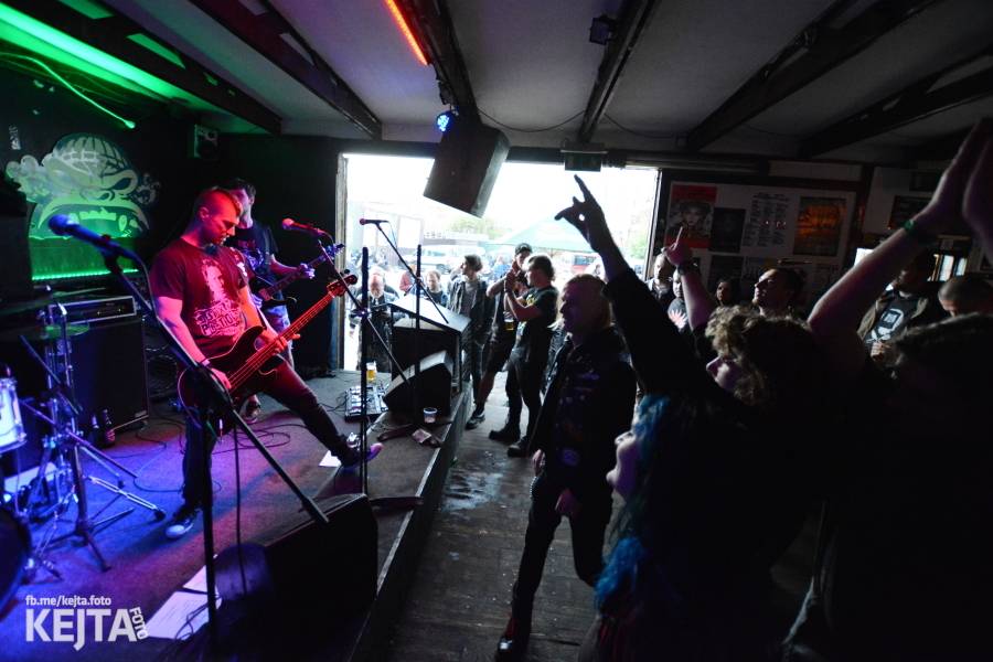 Na festivalu Punx And Summer v Modré Vopici zahrála i punková legenda Šanov 1. Vystoupili také RV4 nebo TASS