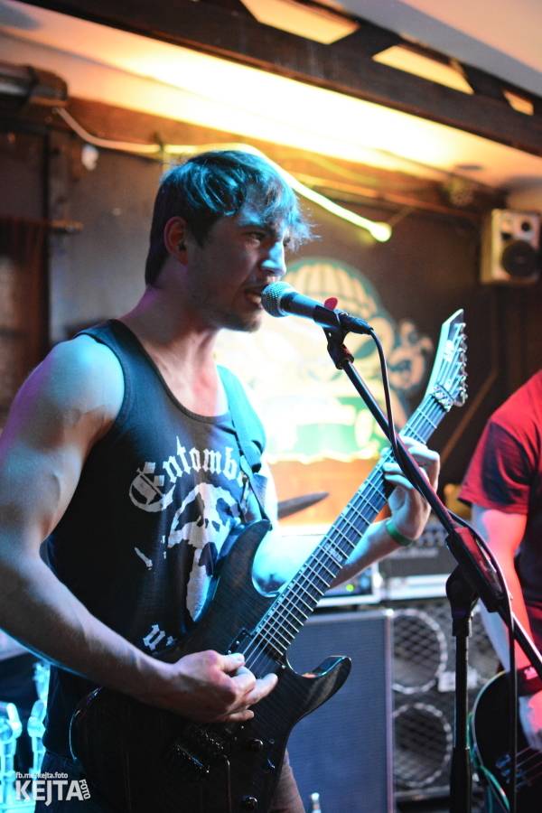 Na festivalu Punx And Summer v Modré Vopici zahrála i punková legenda Šanov 1. Vystoupili také RV4 nebo TASS