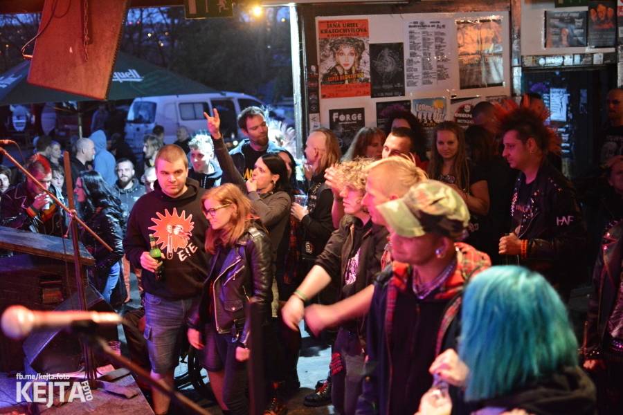 Na festivalu Punx And Summer v Modré Vopici zahrála i punková legenda Šanov 1. Vystoupili také RV4 nebo TASS