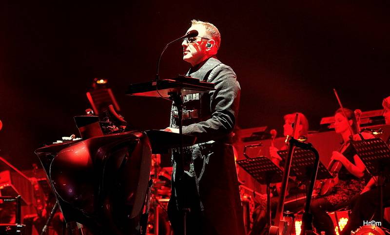 Audiovizuální show Vivaldianno znovu obsadila O2 arenu, k divákům promlouval Pierce Brosnan