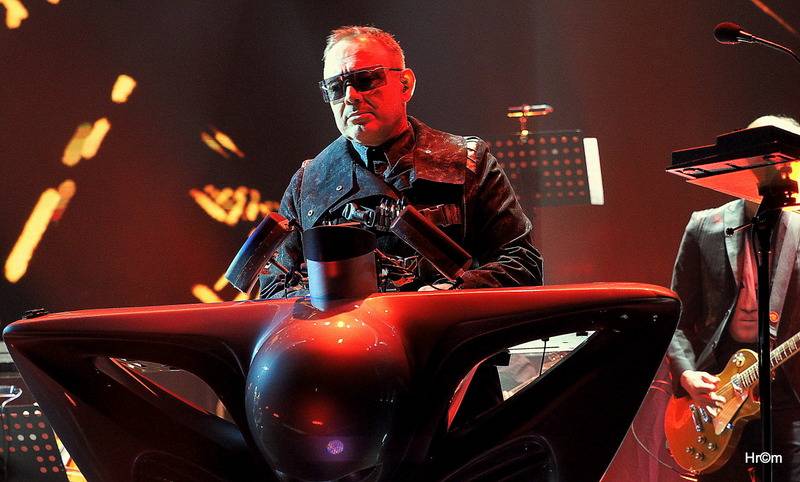 Audiovizuální show Vivaldianno znovu obsadila O2 arenu, k divákům promlouval Pierce Brosnan