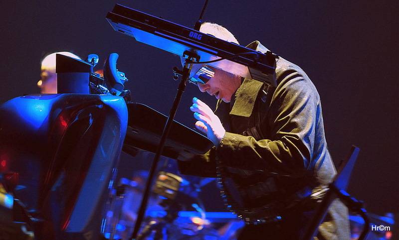 Audiovizuální show Vivaldianno znovu obsadila O2 arenu, k divákům promlouval Pierce Brosnan