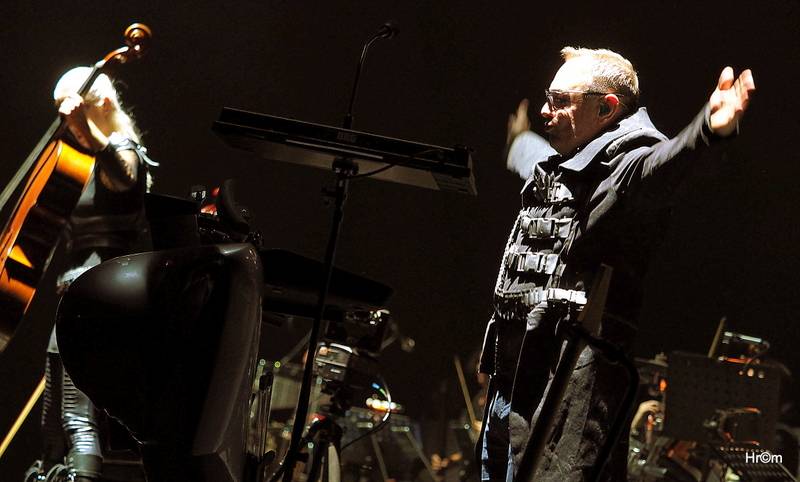 Audiovizuální show Vivaldianno znovu obsadila O2 arenu, k divákům promlouval Pierce Brosnan